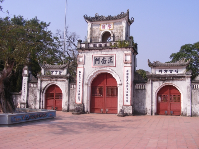 Cổng chính quần thể đền Trần - Nam Định